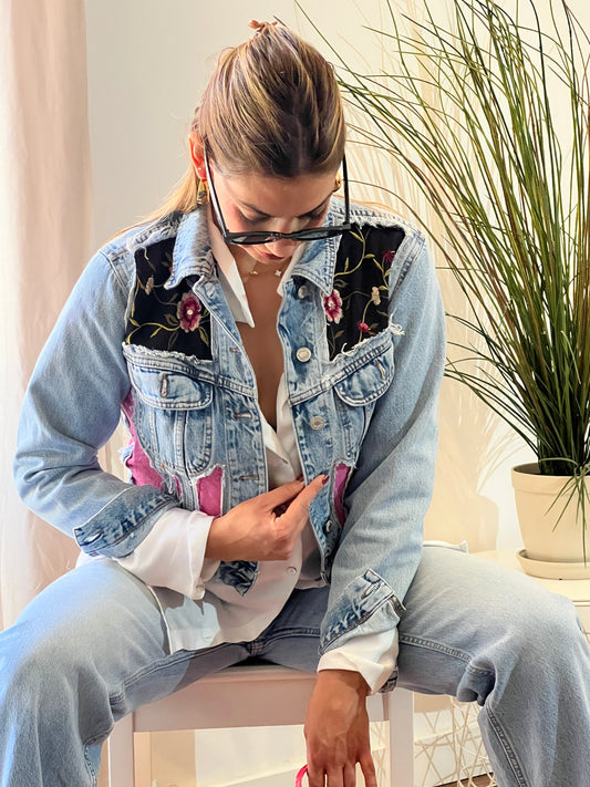 Chaqueta Vaquera "Rebel Romance" | Pieza Única de Upcycling Sostenible